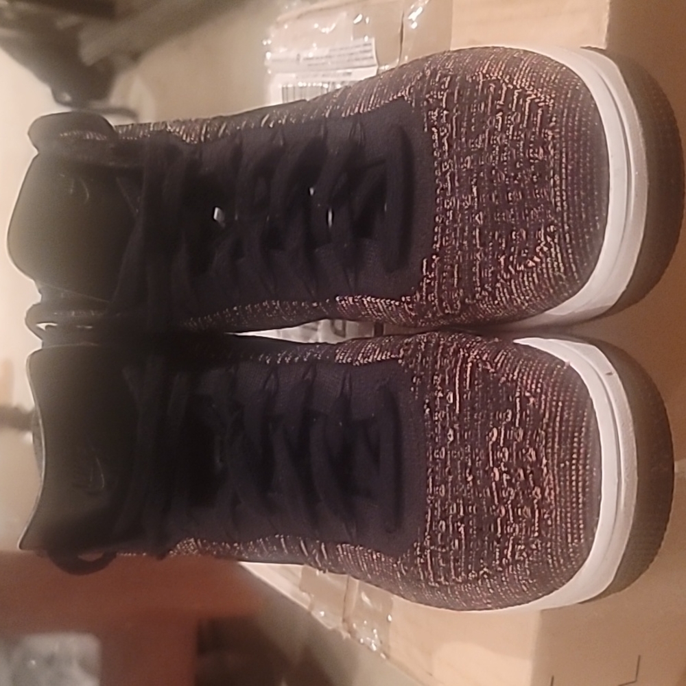 1 pair of Men Nike Air Force  Mid